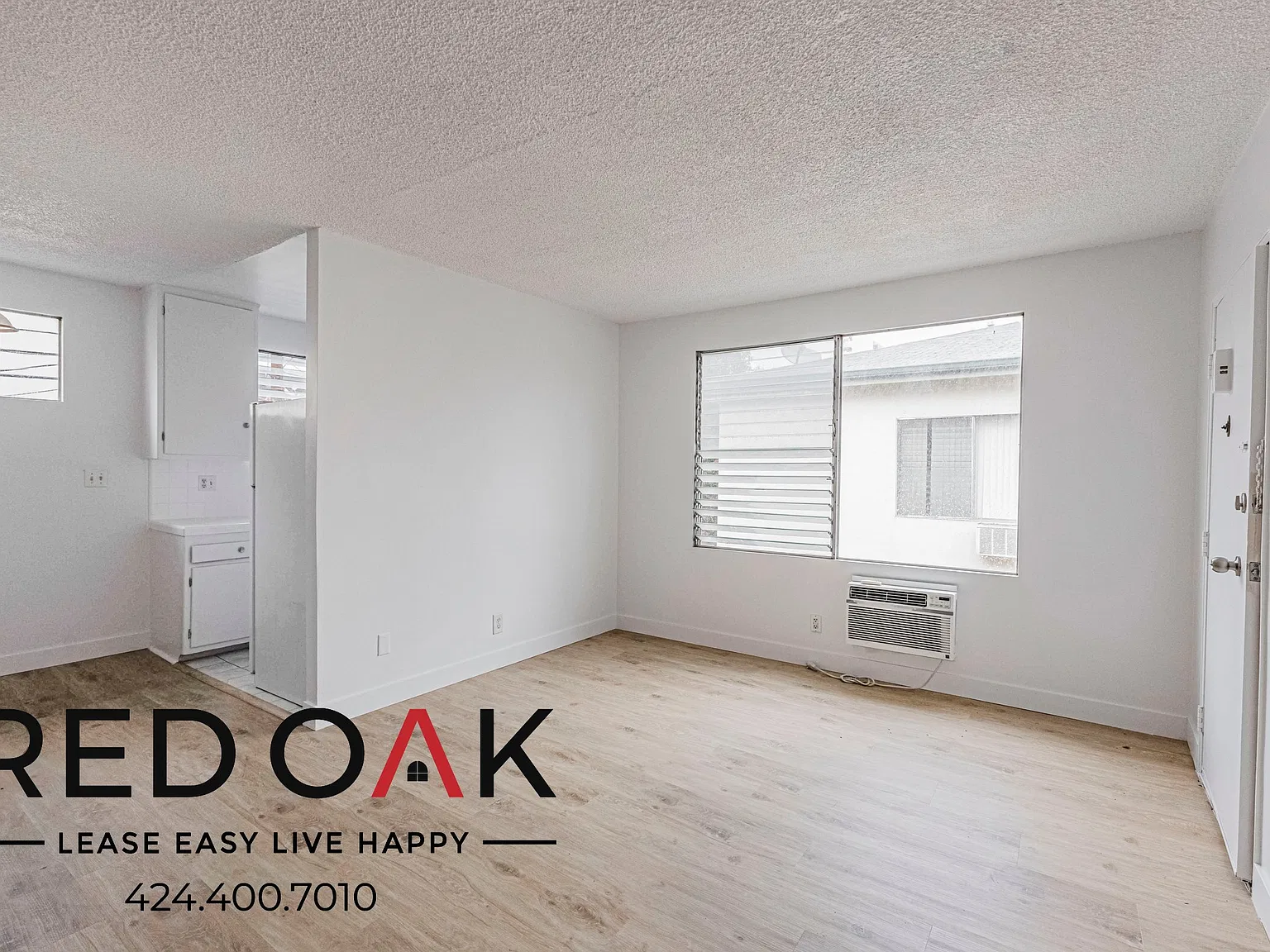 Light-filled 1-Bed with Air Conditioning and On-Site Laundry in the Heart of Hollywood! — Photo 1