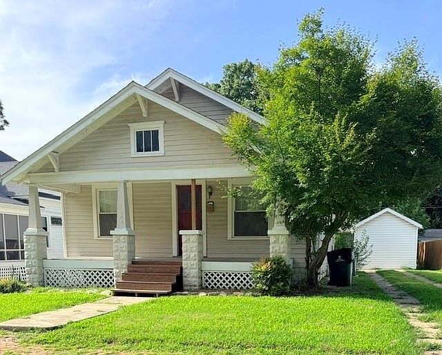 1st image of 704 W 2nd St