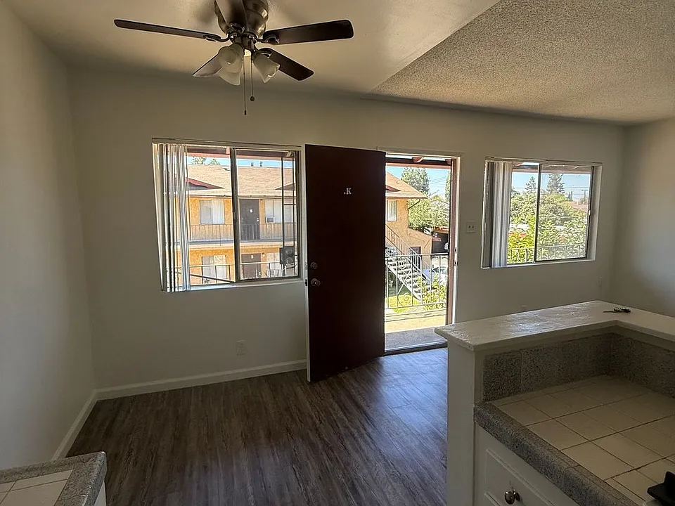 3915 Center St #3921