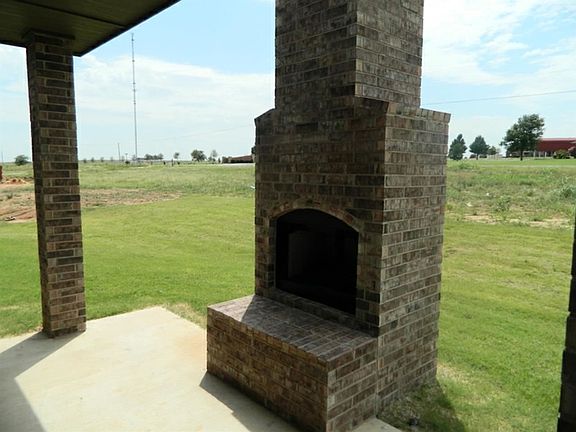 3rd image of 115 London Dr