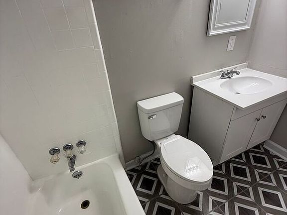 4th image of 209 Lakeshore Dr #5