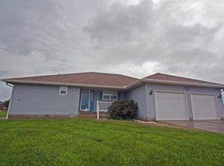 519 E George E Phelps Blvd, Carthage, MO 64836