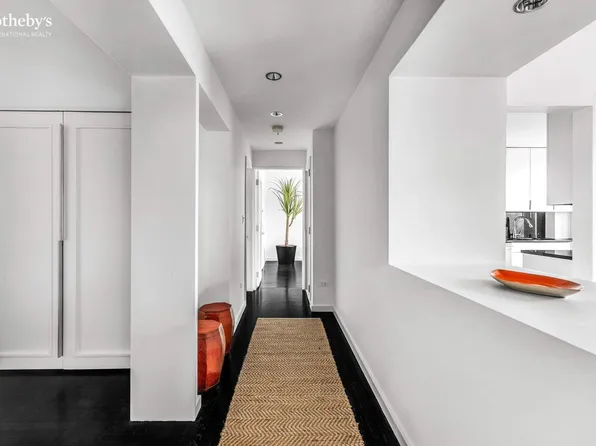 930 5th Avenue image 5 of 14