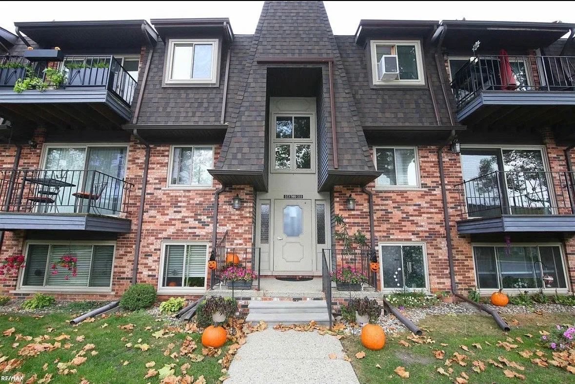 2 bed, 950 sqft, $1,500 — Photo 1