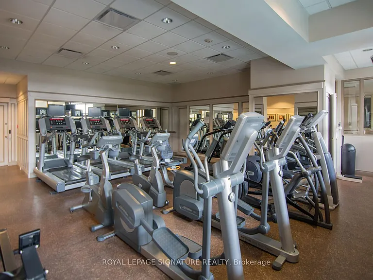 65 Harbour Sq #2109 — Photo 31