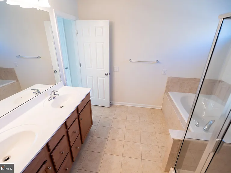 610 Kent Ct — Photo 25