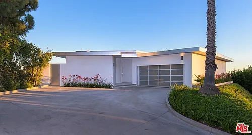 1542 Blue Jay Way Photo 1