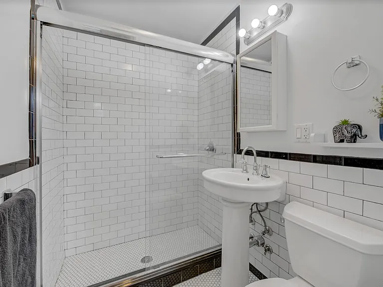 107 Greenpoint Ave #C3 — Photo 11