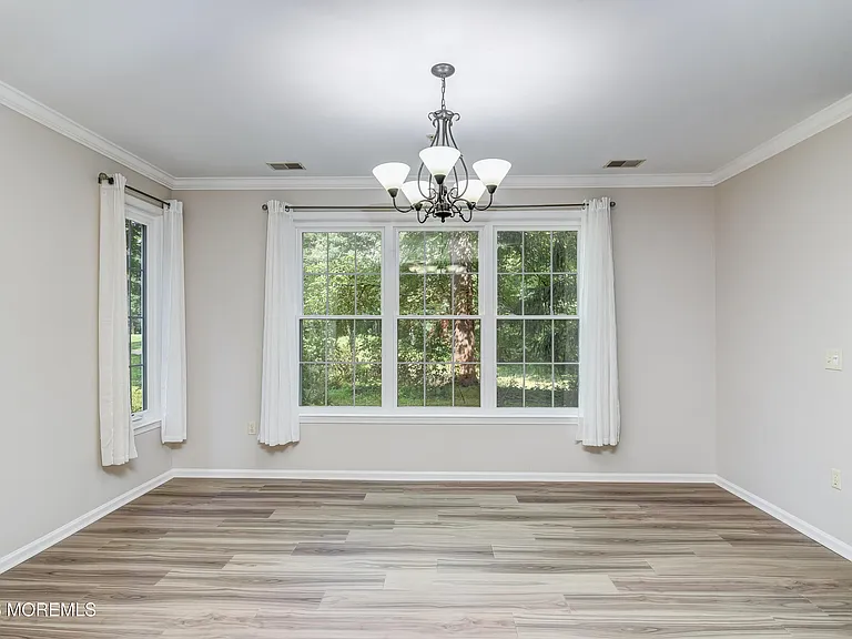 574 Saint Andrews Pl — Photo 14