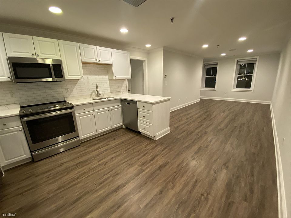 Kitchen : Living Room