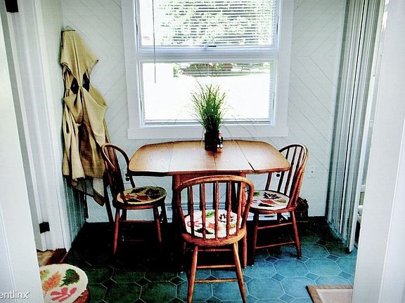 3. DINING AREA - 308 GOOSEBERRY RD