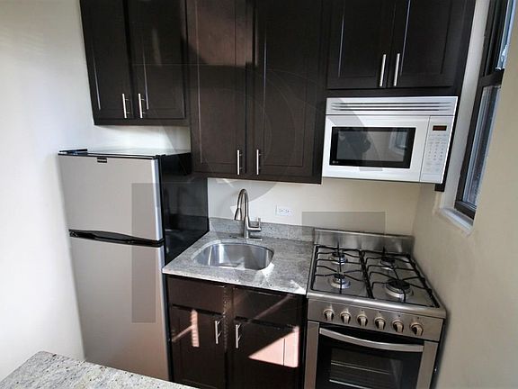 3rd image of 4614 N Paulina St #4614101