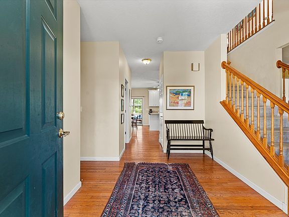 3rd image of 506 Riverbend Blvd