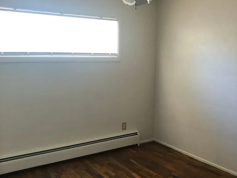 1487 NW Eden St — Photo 9