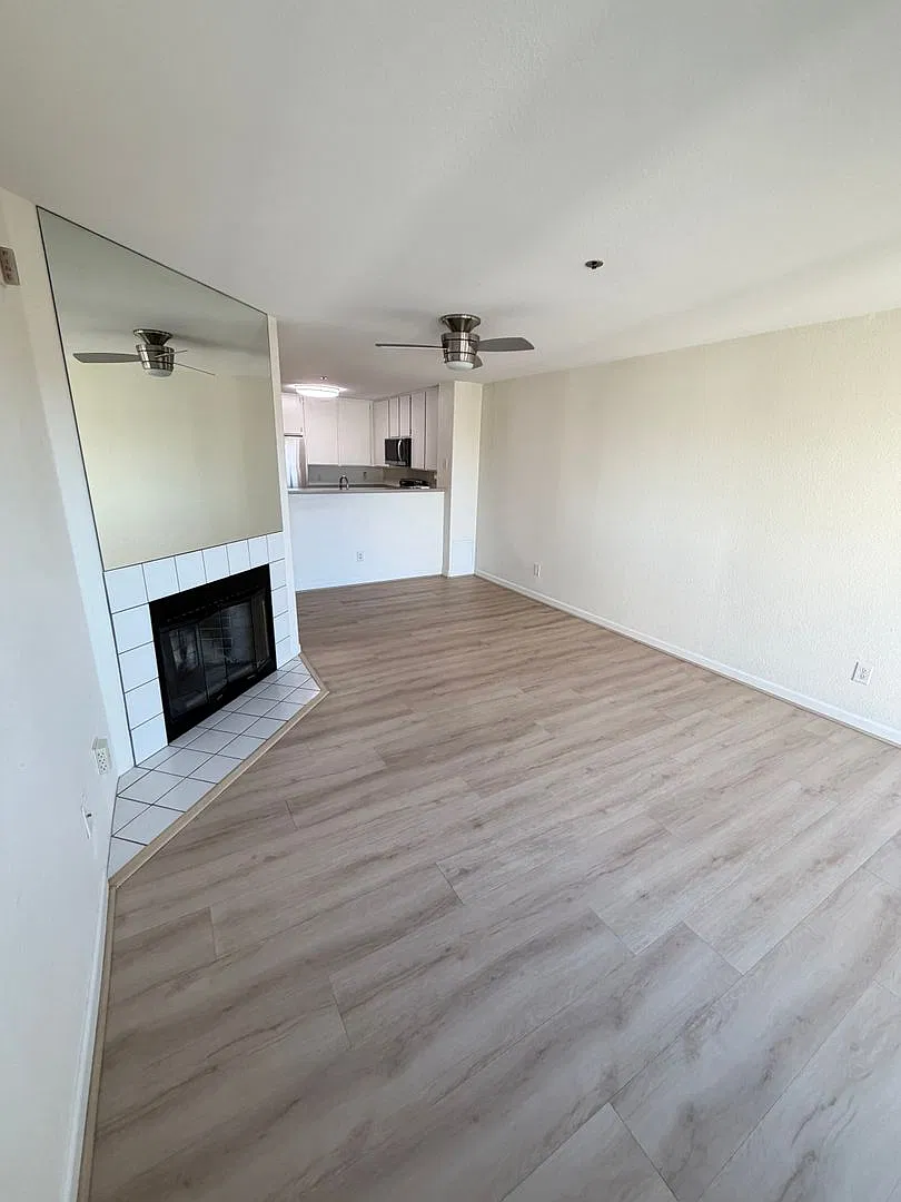 Lovely Top Floor Condo Available Now — Photo 2