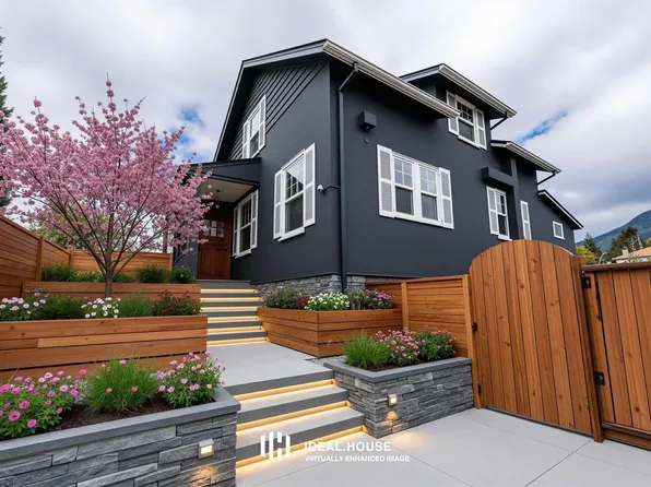 264 W Queens Rd N, Vancouver, BC V7N 2K5