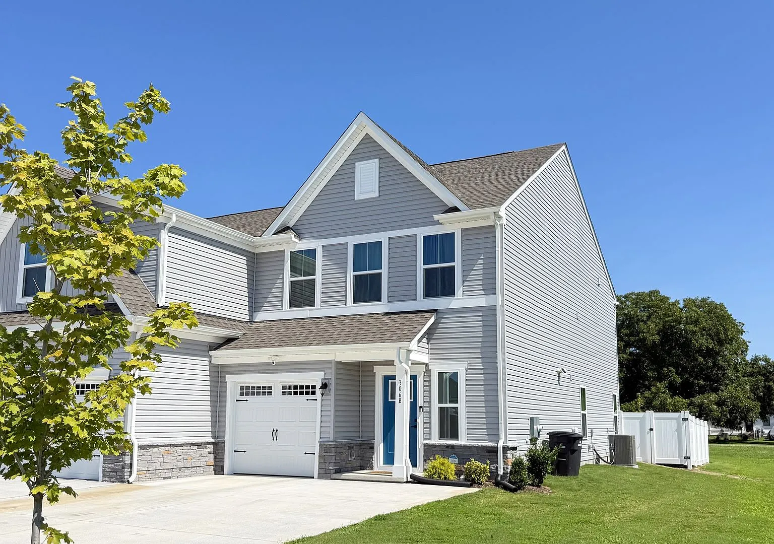 3 Bed, 2.5 Bath Townhome in Sought-After Tooley Harbor — Photo 1