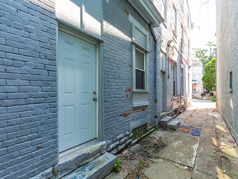 2235 Victor St #1B — Photo 2