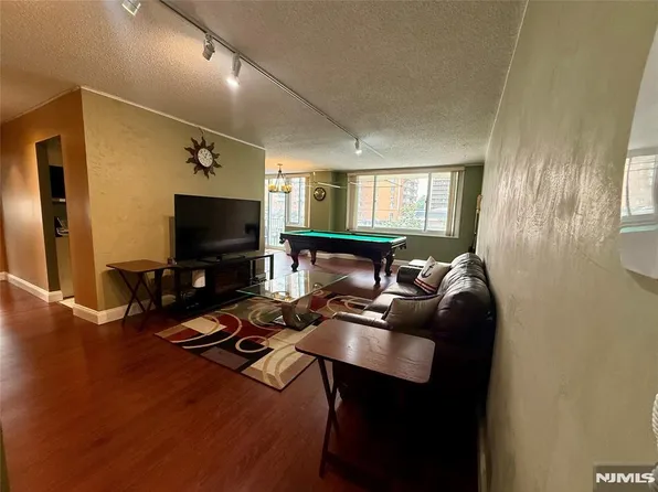 160 Overlook Avenue #4D, Hackensack, NJ 07601