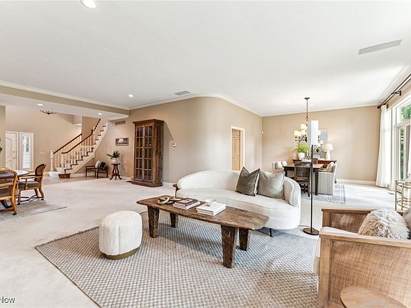 5th image of 15 Warwick Ln