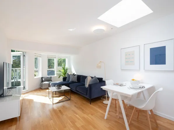 3440 Broadway W #420, Vancouver, BC V6R 4R2