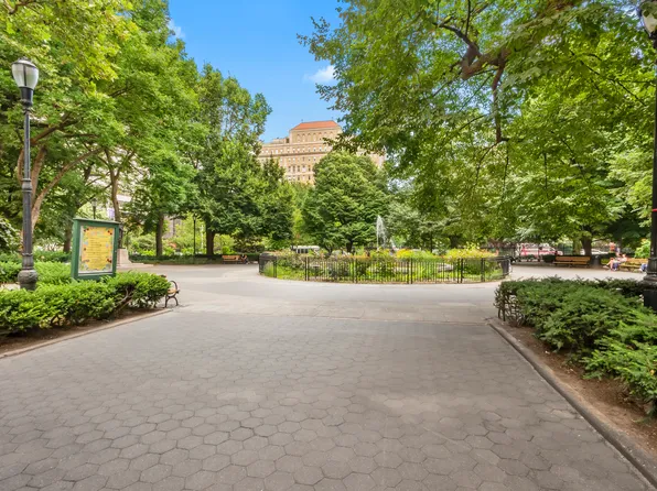 215 East 17th Street image 7 of 8