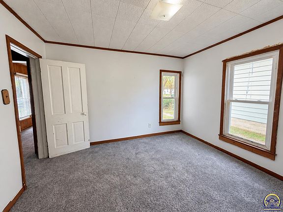 5th image of 738 NE Green St
