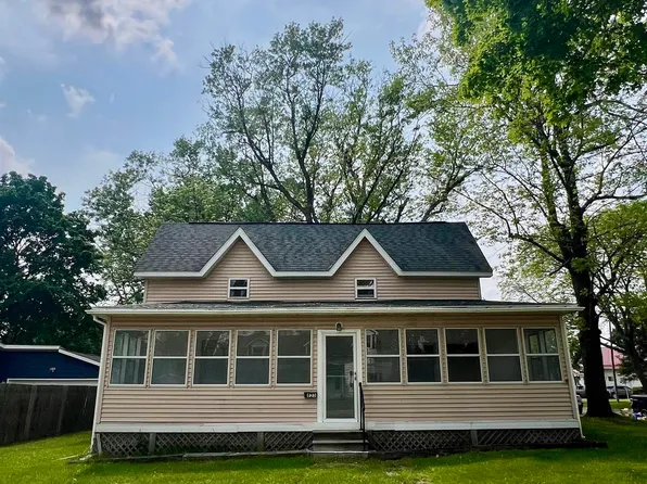 823 Pine Ave, Alma, MI 48801