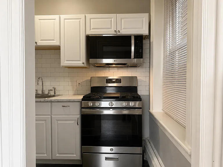154 Hudson St #3 — Photo 3
