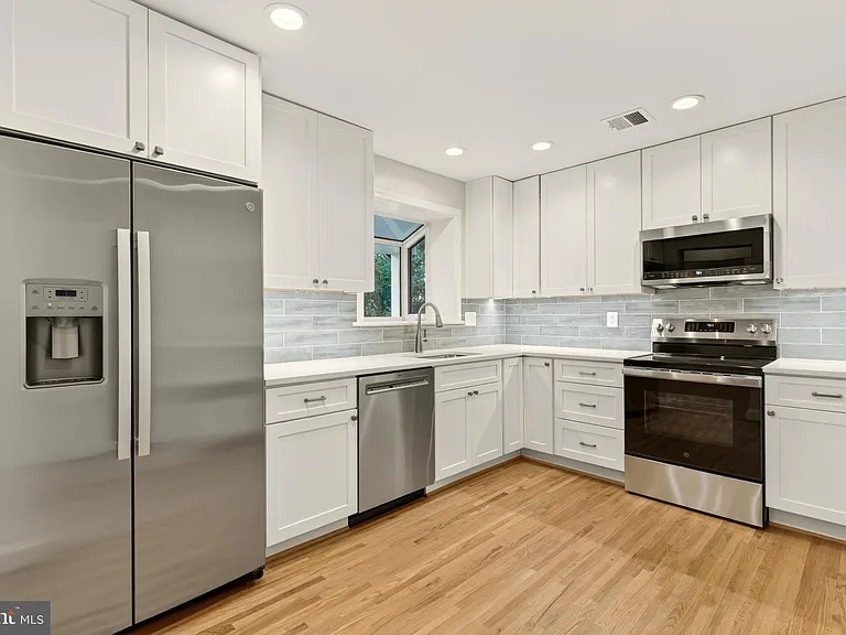 2375 N Vernon St — Photo 5