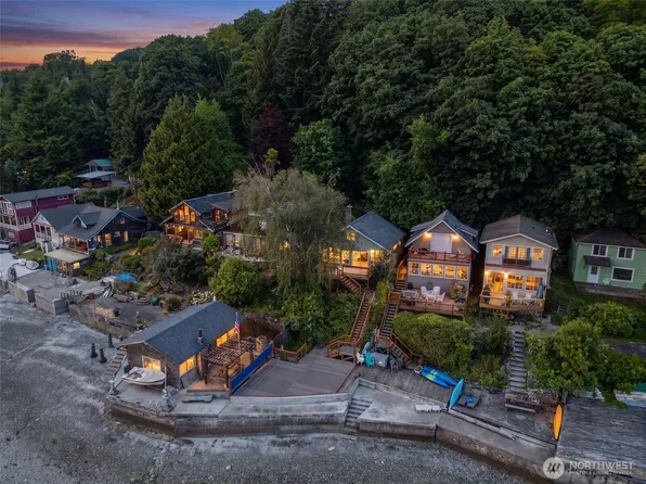 28243 Manzanita Beach Road SW, Vashon, WA 98070