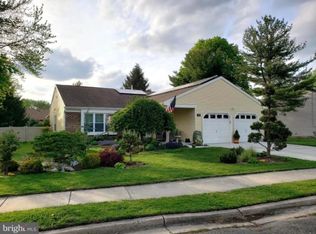 13 Marigold Ct, Mount Laurel, NJ 08054