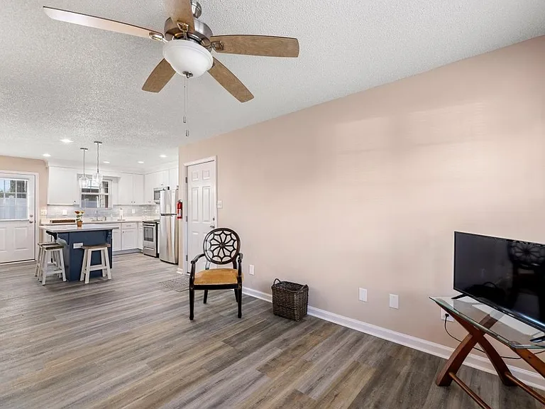 Tryon Village Apartments — Photo 11