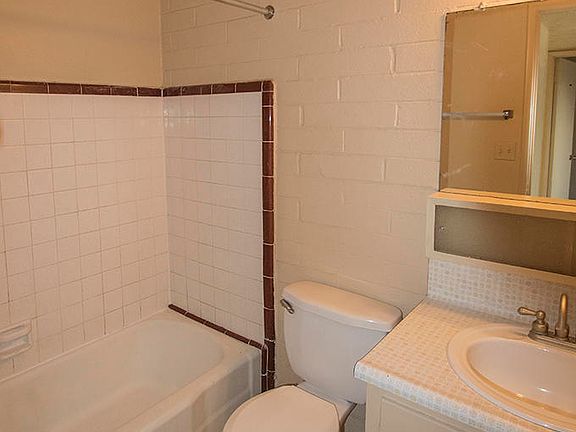 5th image of 2111 S Winstel Ave