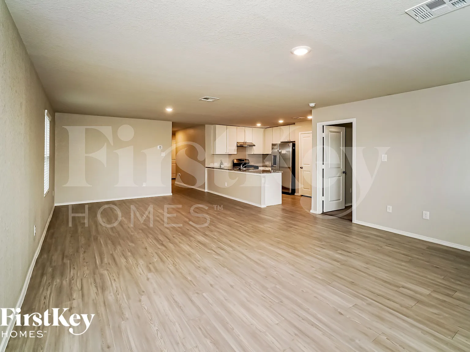 4 bed, 2.0 bath, 1667 sqft, $1,655 — Photo 3
