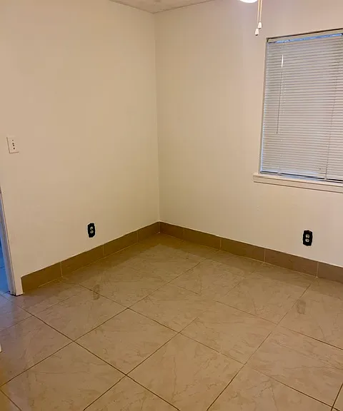 8372 Leamont Dr — Photo 25