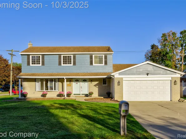 38576 Foxcroft St, Harrison Township, MI 48045