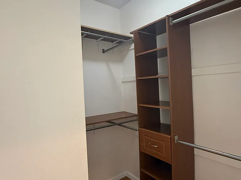 Master Bedroom Walking Closet