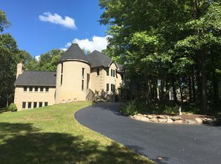 3002 Foxfire Dr, Milford, MI