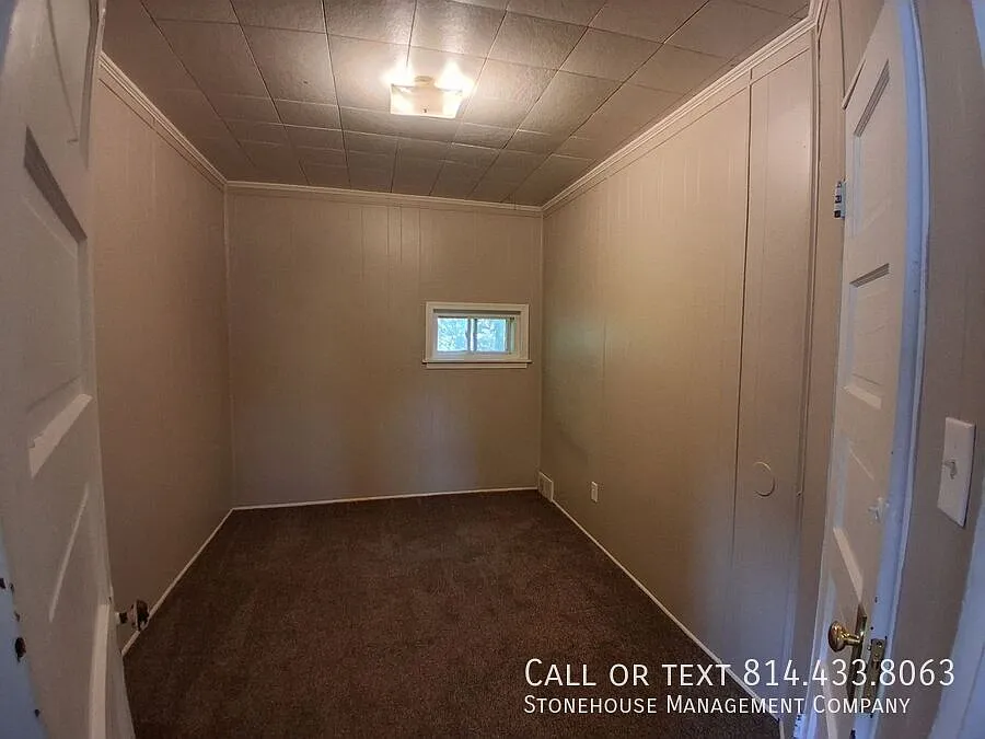 Large 2nd floor 2 bedroom with Front Deck & Private Basement — Photo 3