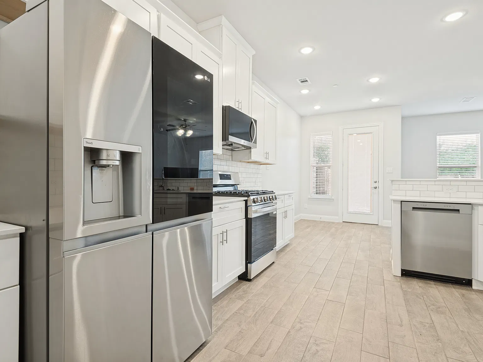 3 bed, 1936 sqft, $2,900 — Photo 3