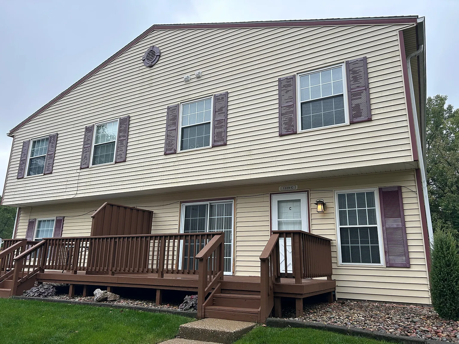 3 bed, 1.5 bath, 1736 sqft, $1,995 — Photo 2