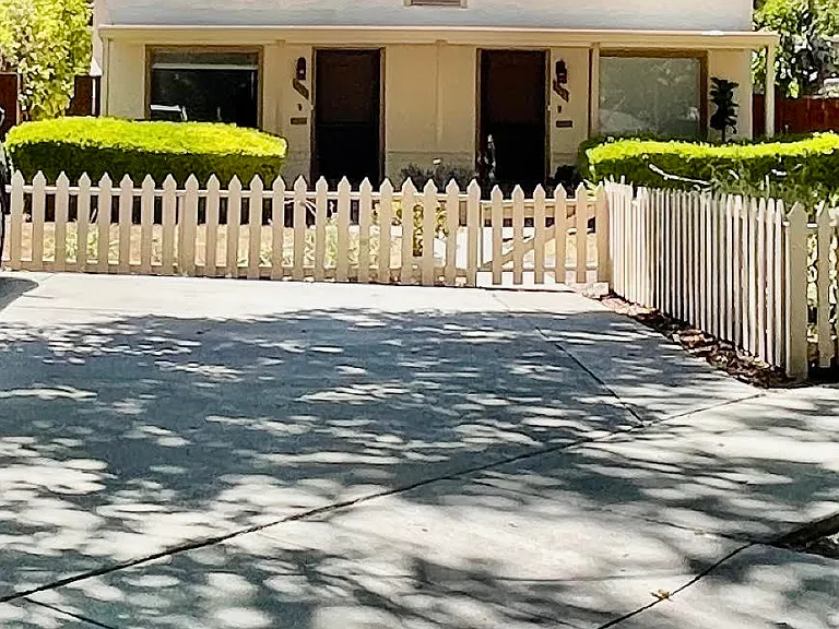 1095 Morris Ct — Photo 1