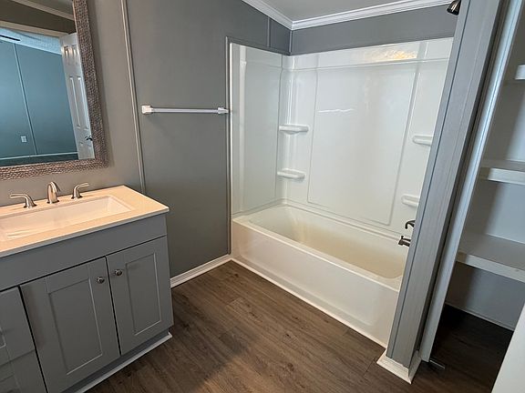 5th image of 4011 Westover Dr #4