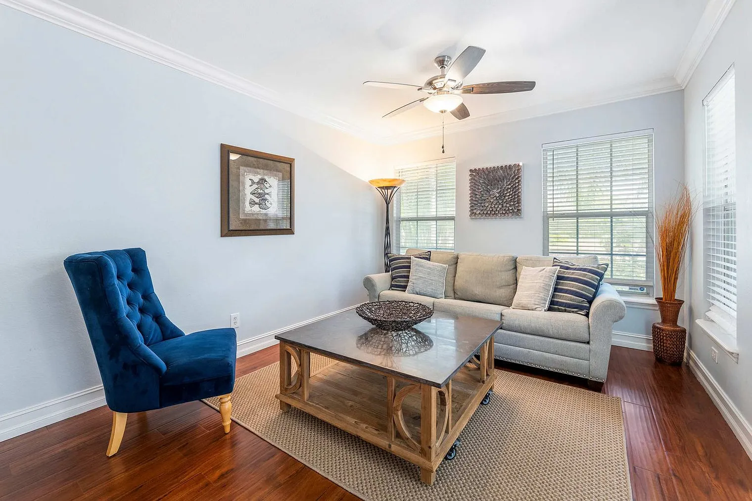 4 bed, 2.0 bath, 18320 sqft, $8,140 — Photo 4