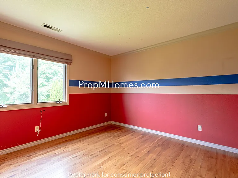 8817 NW Hazeltine St — Photo 17