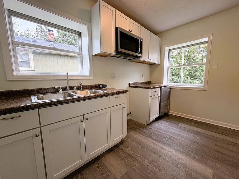 829 Capitol Blvd — Photo 3
