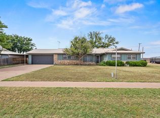 2100 N 8th St, Tahoka, TX 79373
