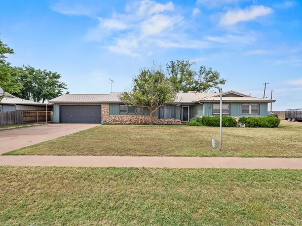 2100 N 8th St, Tahoka, TX 79373