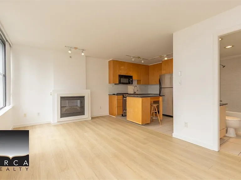 989 Beatty St #604 — Photo 5
